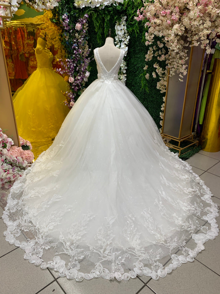 Vestido De Novia Escote V Espalda Semi-Descubierta Corte Princesa Con Cola