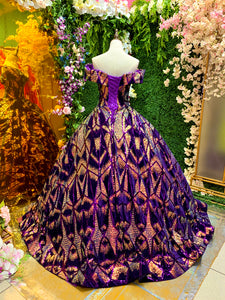 VENTA | Vestido Para Quinceañeras Hombros Descubiertos Corte Princesa Morado con Rose Gold Lentejuela