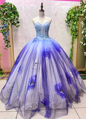 ALQUILER | Vestido Para Quinceañera Escote Corazón Corte Princesa Con Flores Morada y Base Celeste