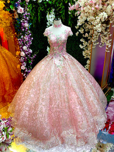 ALQUILER | Vestido Para Quinceañeras Escote V Corte Princesa Floral Rosado