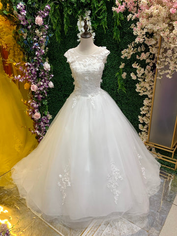 ALQUILER | Vestido De Novia Escote Halter Ilusión Con Encaje Con Cola Blanco