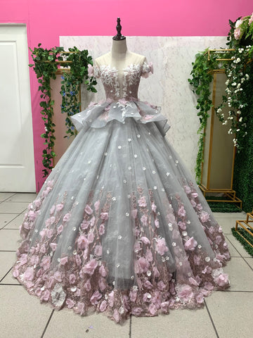 VENTA | Vestido para Quinceañeras Estilo Princesa Con Flores De Cerezo Sakura Gris Y Rosado