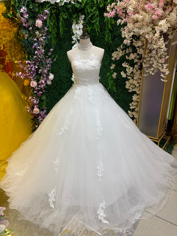 ALQUILER | Vestido De Novia Escote Halter Tela Ilusión Con Encaje Corte Princesa Con Cola Blanco