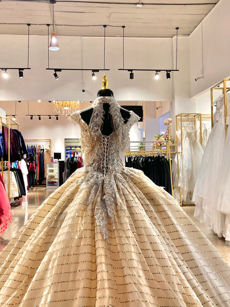 Vestido Para Quinceañeras Dorado Vestido Con Cola- Mi Boutique Panamá