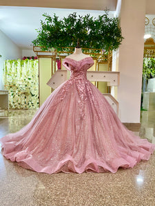VENTA | Vestido Para Quinceañeras Hombros descubiertos Corte Princesa Rosado- Mi Boutique Panamá colección 2022