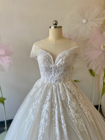 Vestido De Novia Con Detalles Sencillos