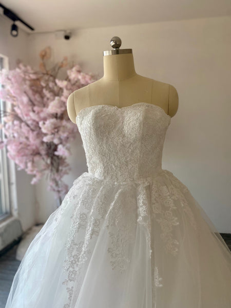 Vestido De Novia con Cola Larga