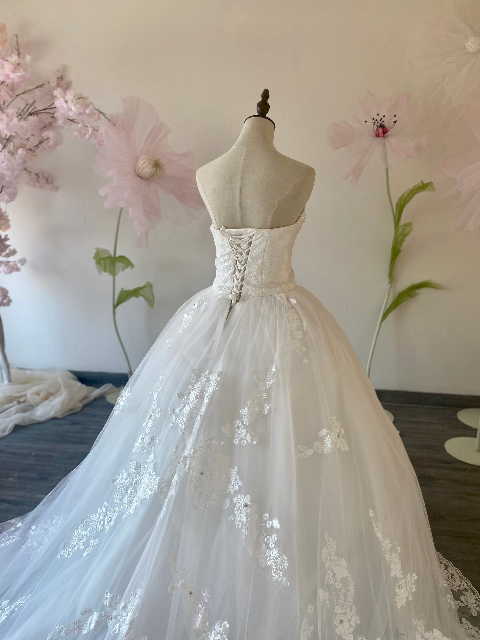 Vestido De Novia con Cola Larga