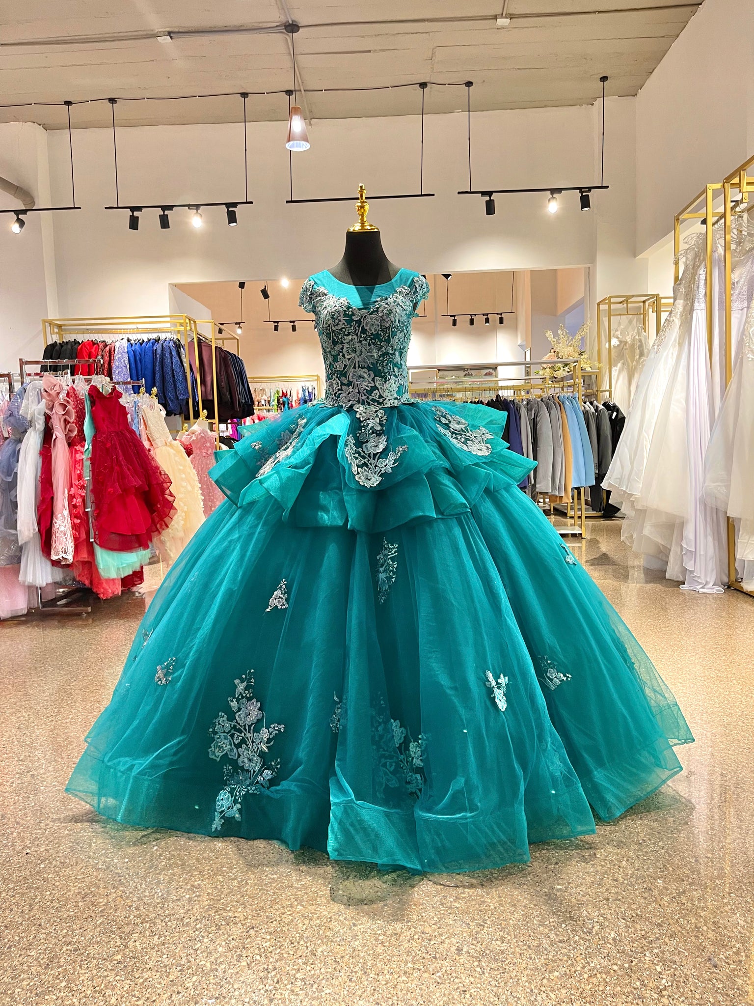 Alquiler de vestidos de 15 zona sur 2025