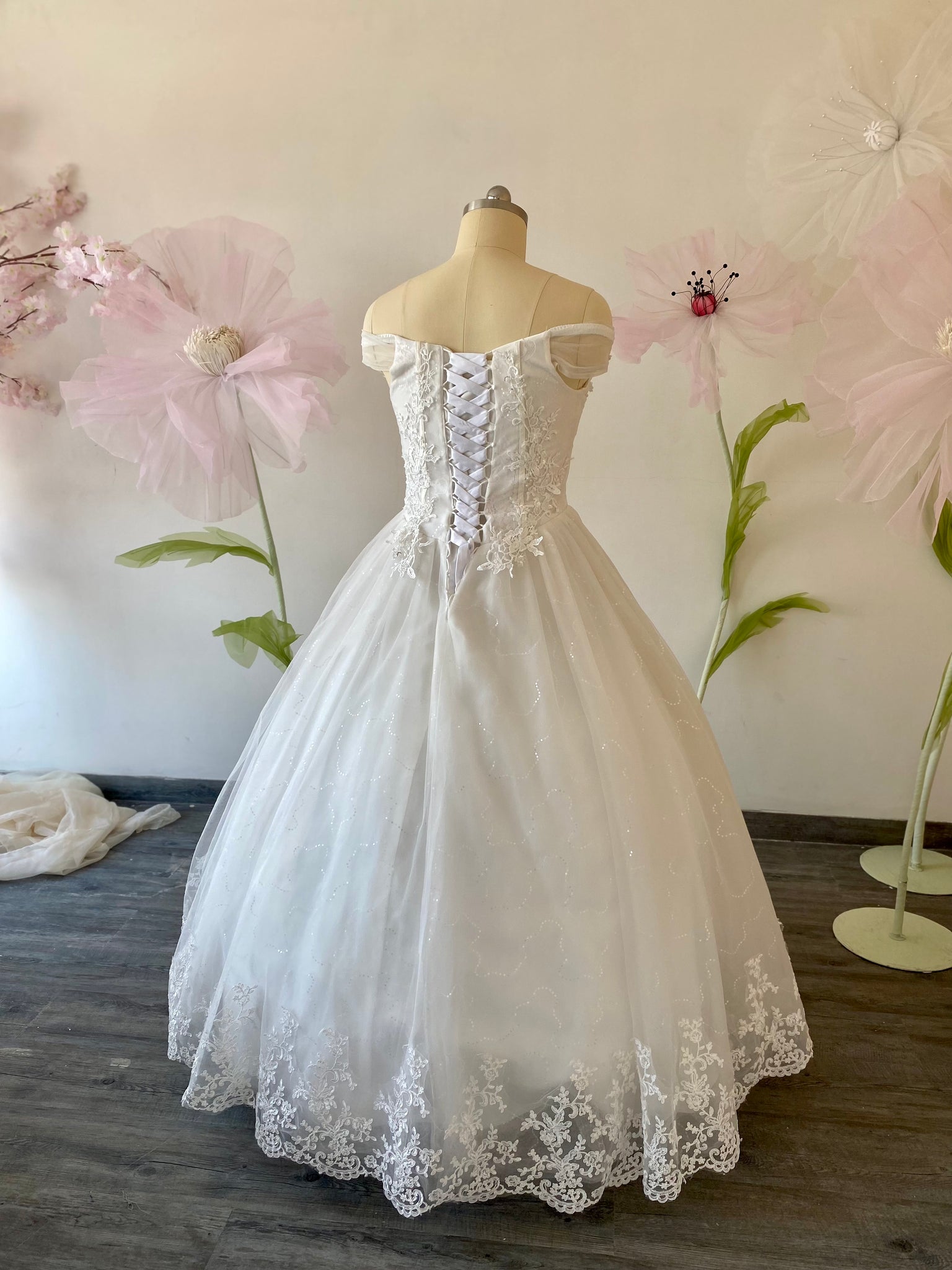 Vestido De Novia Con Pedrería y Corte Princesa